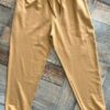 Pantalón jogger clásico con puños – Color camel