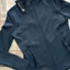 Campera deportiva entallada con cierre