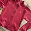 Campera deportiva entallada con cierre