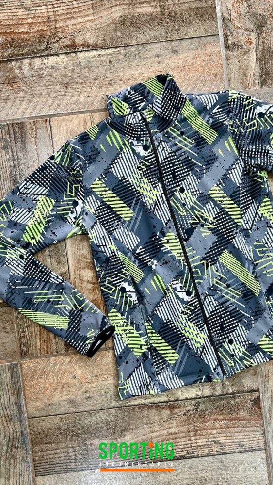 Campera deportiva estampada con cierre frontal