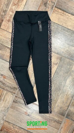 Calza deportiva con franjas animal print