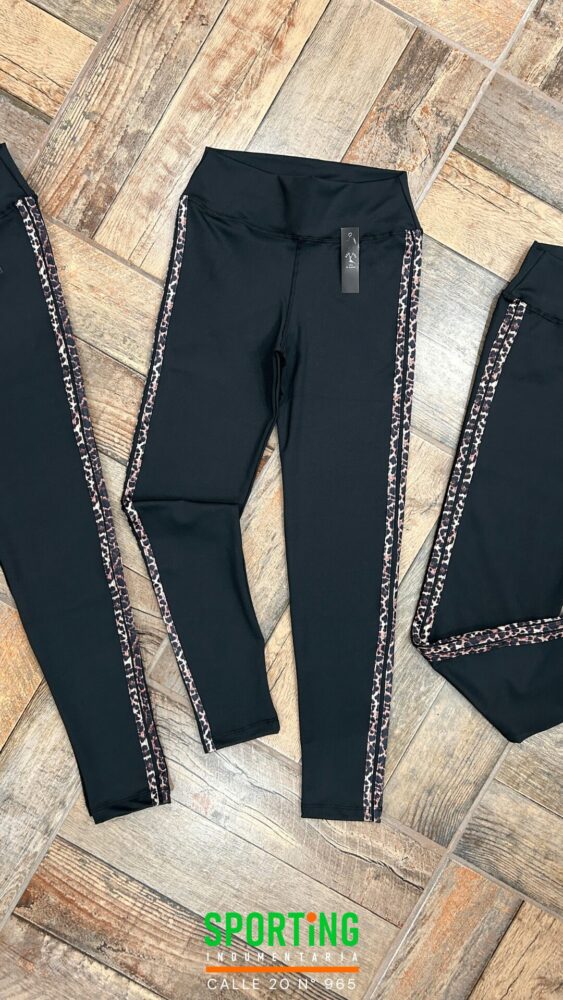 Calza deportiva con franjas animal print