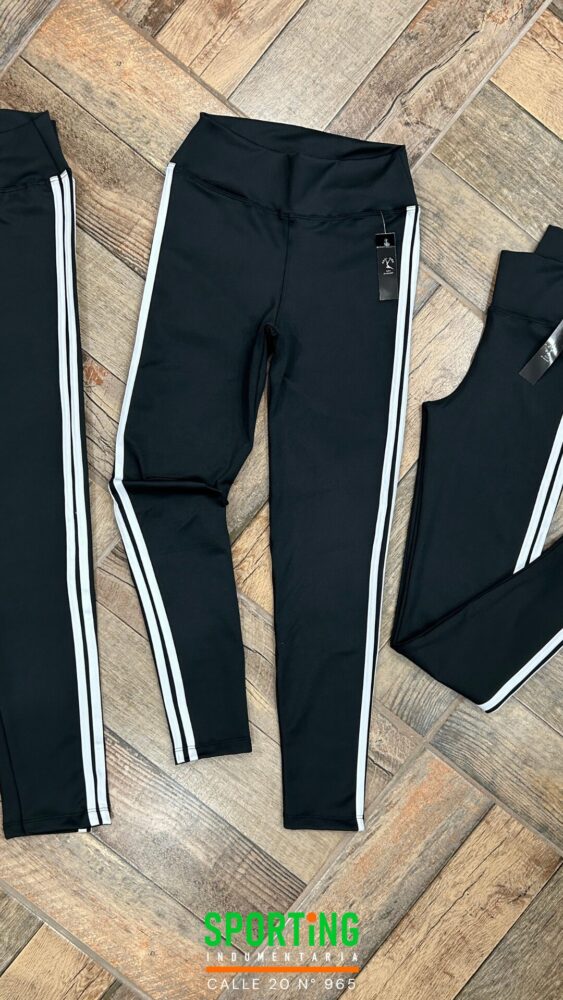 Calza deportiva con franjas laterales